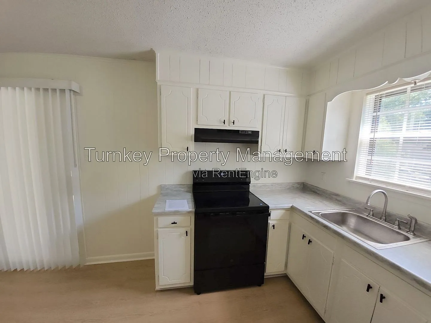 3 bed, 1.0 bath, 990 sqft, $1,150 — Photo 3