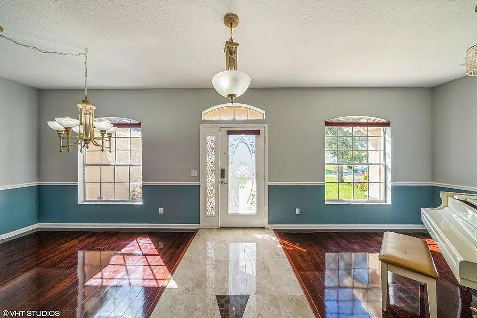4 bed, 3.0 bath, 2533 sqft, $2,700 — Photo 2