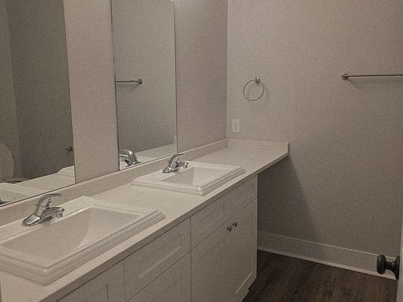 2nd image of 1007 Autumns Wood Cir #E