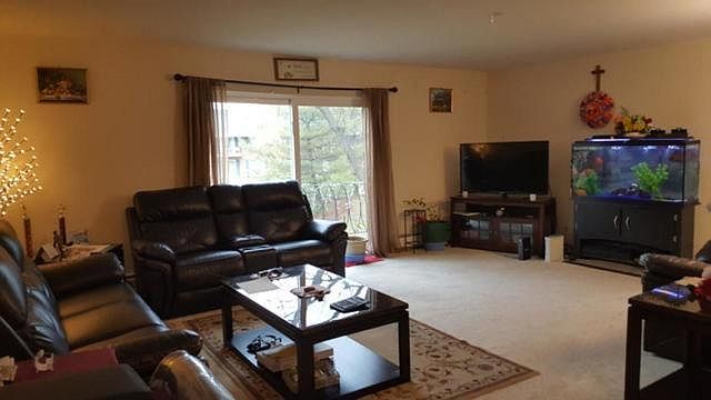 2nd image of 2411 S Goebbert Rd #Gl1