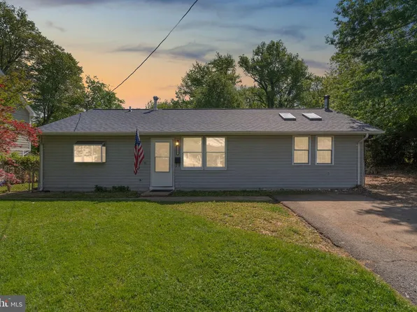 5523 Halwis St, Alexandria, VA 22303