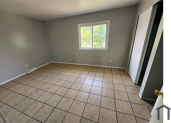 10407 W Daphne St — Photo 9