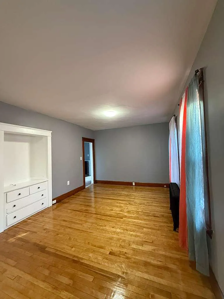 4 bed, 1.0 bath, 900 sqft, $2,900 — Photo 1
