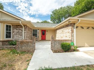 1808 Timberline Dr, Benbrook, TX 76126