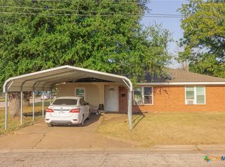 601 Pine St, Hearne, TX 77859