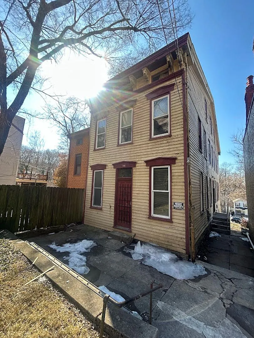 2 bed, 1.0 bath, $1,025 — Photo 1