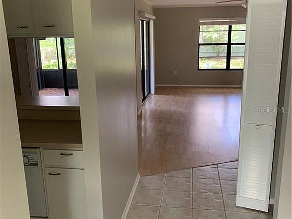4th image of 5082 Barrington Cir