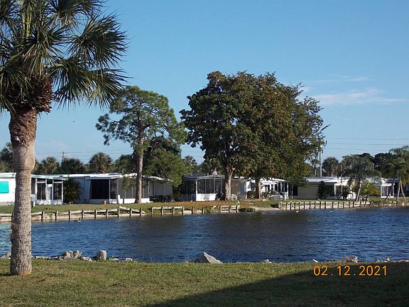 3rd image of 2 Iroquois Dr N