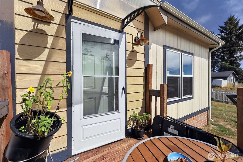 3rd image of 505 Chenois Avenue SE