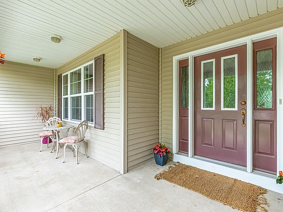3rd image of 326 W Burlington Dr