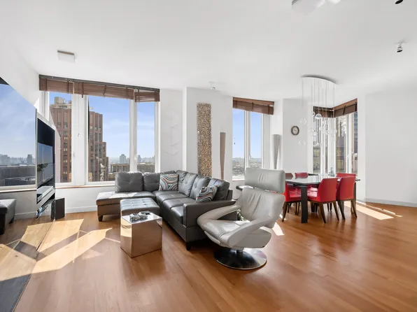 15 William Street 36DE image 2 of 6