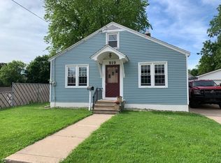 919 W 10th Ave, Oshkosh, WI 54902