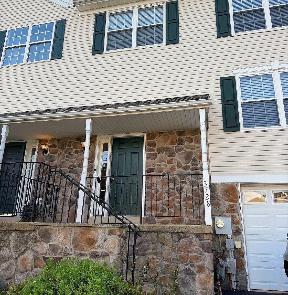 3 bed, 2.5 bath, 1728 sqft, $2,995 — Photo 2