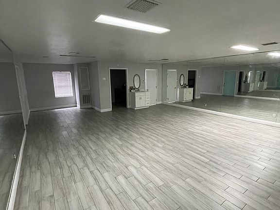 2nd image of 640 Ponderosa Dr E #B