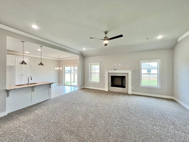 904 Maple View St — Photo 4