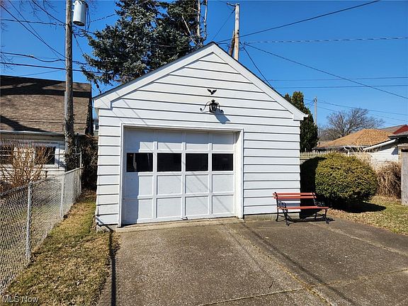 3rd image of 1403 Marlboro St