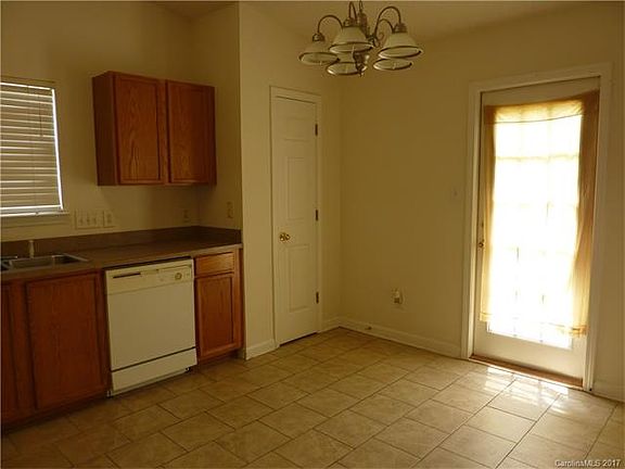 5th image of 4912 Cornelia Dr