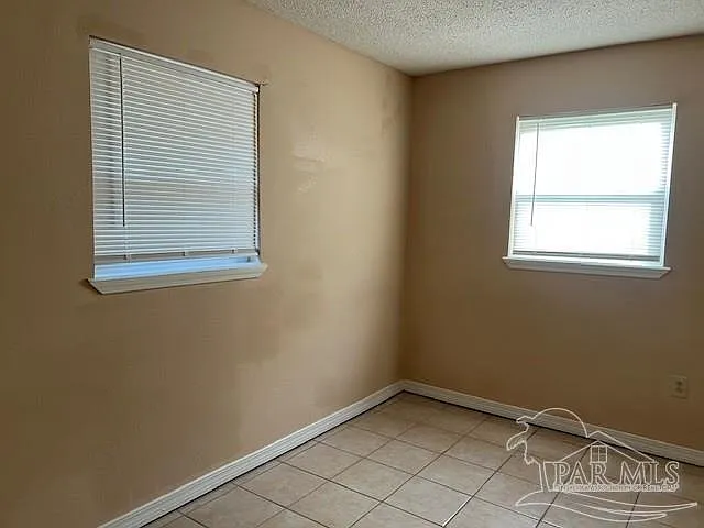 3229 Maplewood Dr — Photo 9