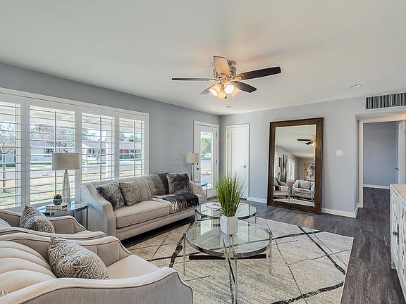 4th image of 3728 E Clarendon Ave
