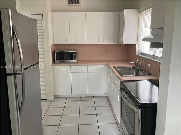 5th image of 334 Alesio Ave