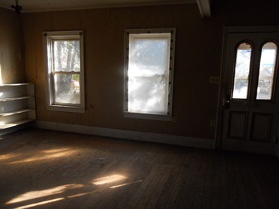 5th image of 105 Green St
