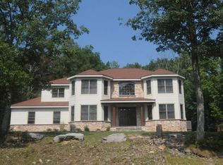 114 Brandyshire Dr, Tamiment, PA 18371