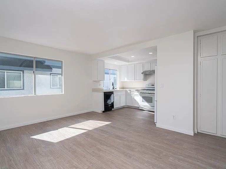 789 W 18th St #1A — Photo 17