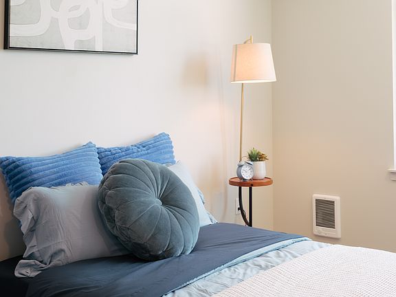 4th image of 513 1st Ave N #1B-1Ba-596Sqft
