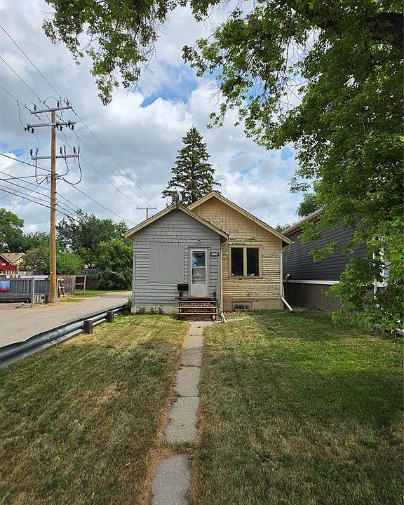 1st image of 1525 Elphinstone STREET