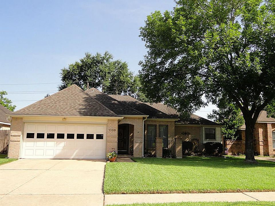 Nice curb appeal with a large tree.