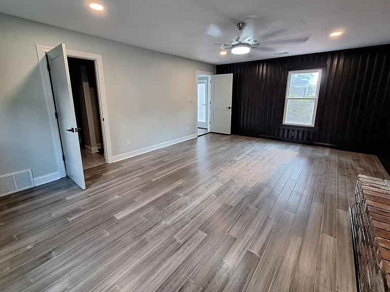 386 Holmes Cir — Photo 9