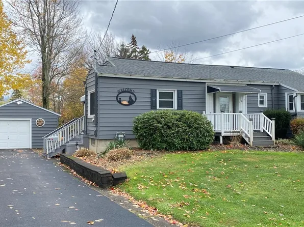 102 Grove St, Angola, NY 14006
