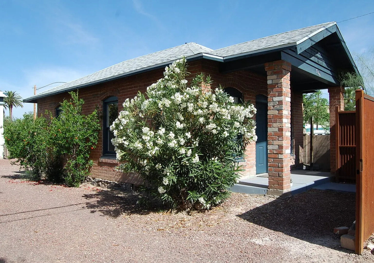 Coming Soon! 1 Bed / 1 Bath Cottage In U Of A Neighborhood! — Photo 4