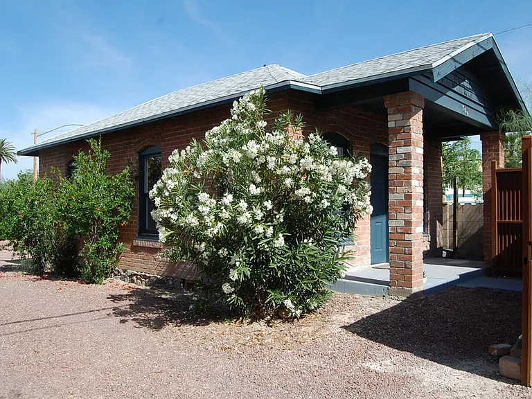 Coming Soon! 1 Bed / 1 Bath Cottage In U Of A Neighborhood! — Photo 3
