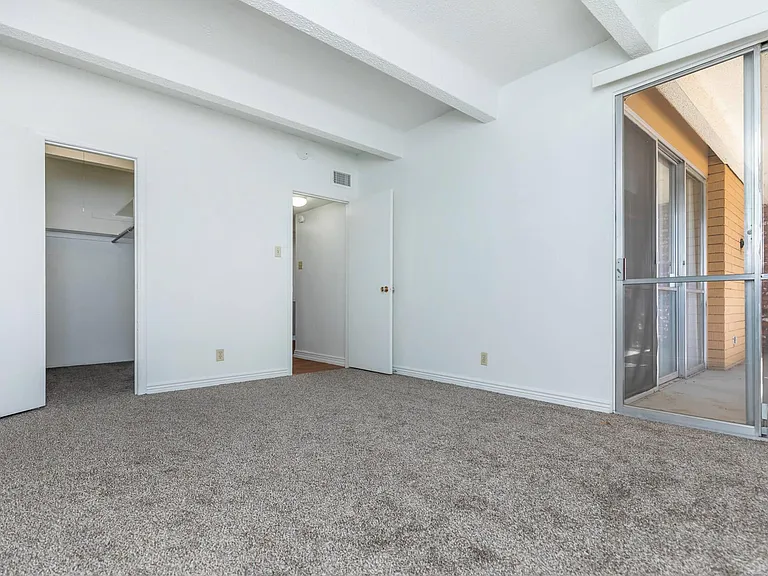 Villa Apartments — Photo 26