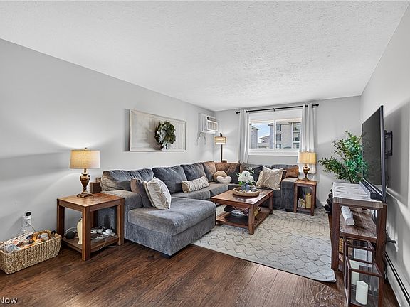 3rd image of 7349 Eisenhower Dr Unit 2