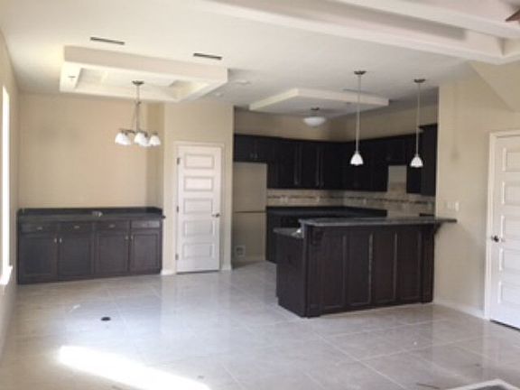 4th image of 1221 Daffodil Ave