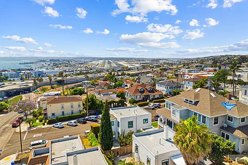 2119-2123 Albatross St Photo 1