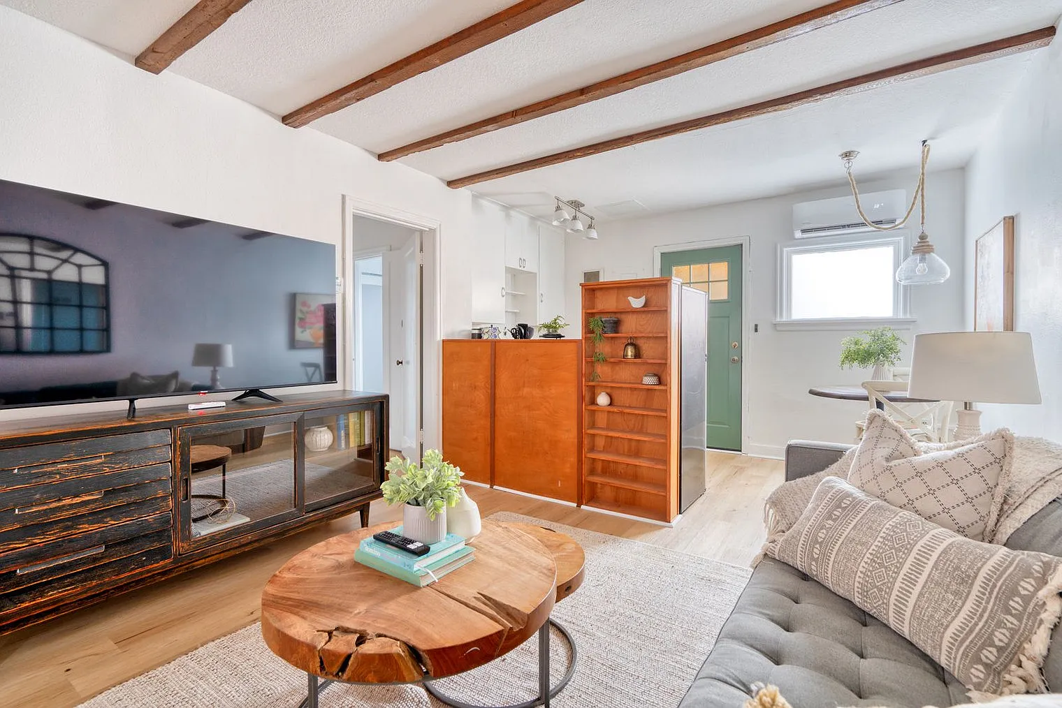 1 bed, 1.0 bath, 548 sqft, $3,307 — Photo 3