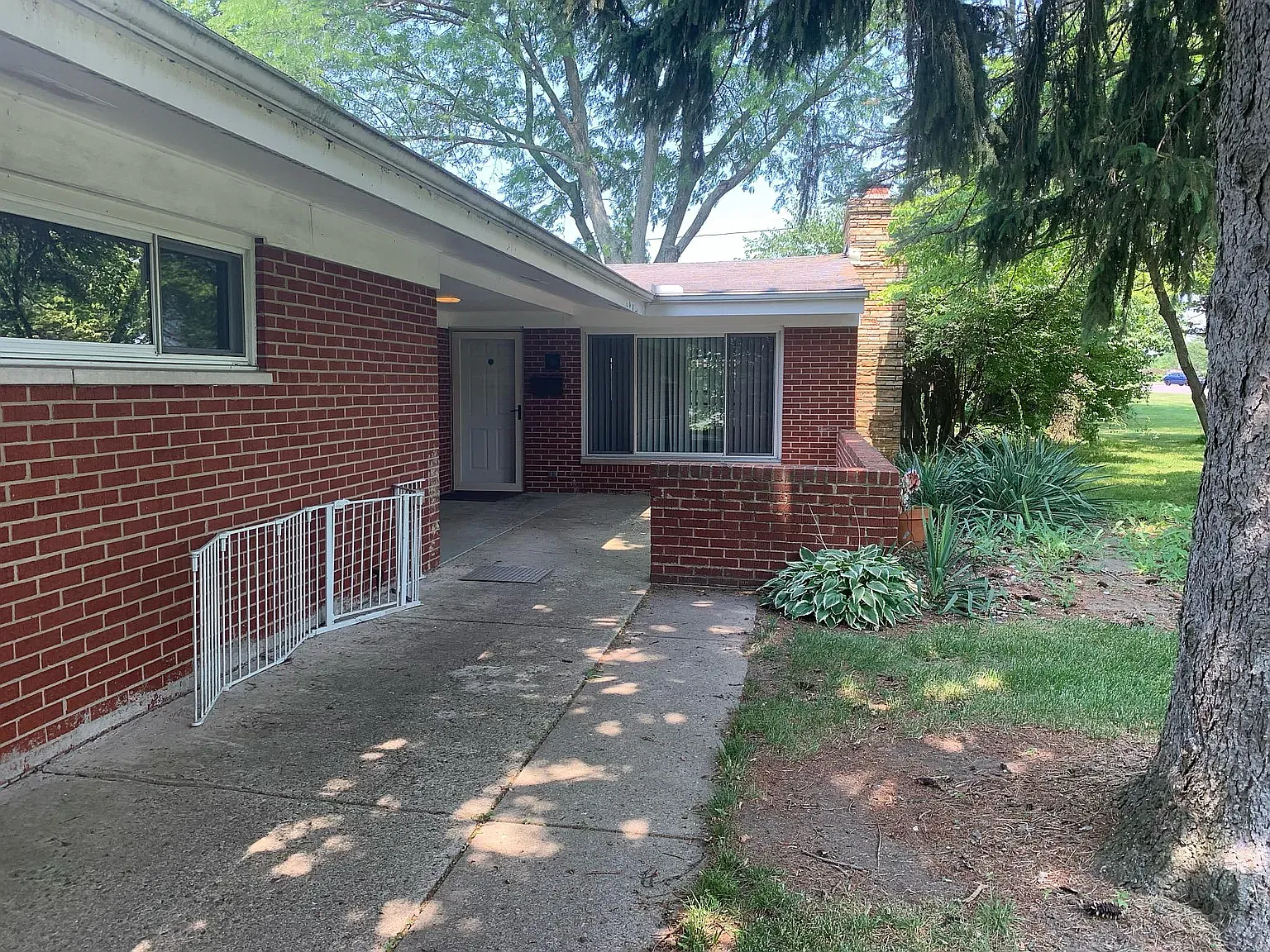 3 bed, 1859 sqft, $2,500 — Photo 3