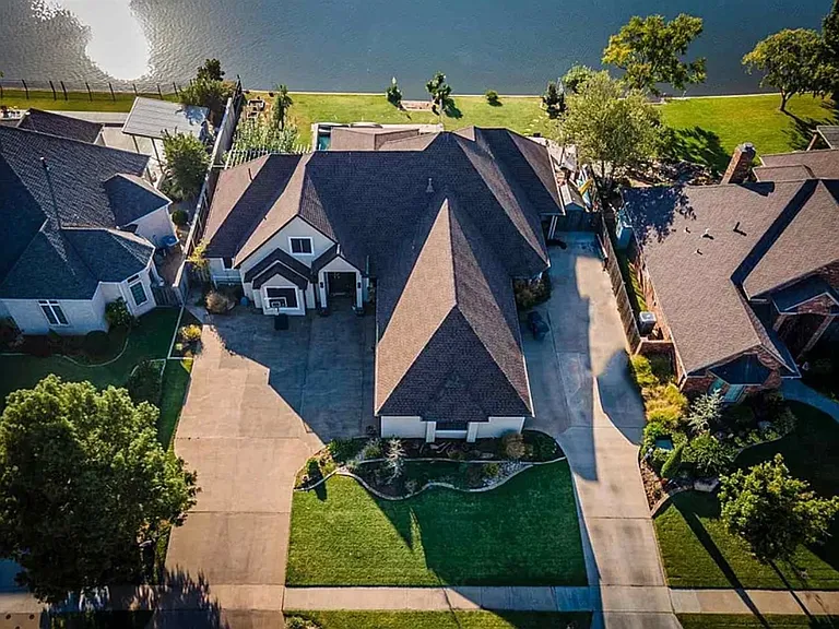 7623 Wyatt Lake Dr — Photo 3