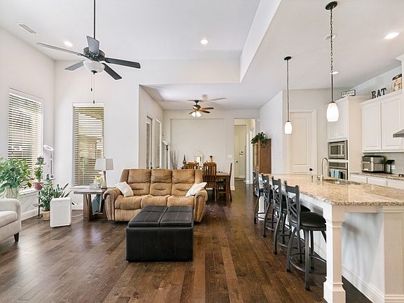 5th image of 606 Cano St