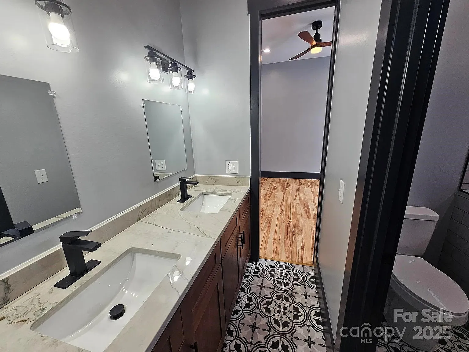 5 bed, 3.5 bath, 5027 sqft, $6,500 — Photo 3