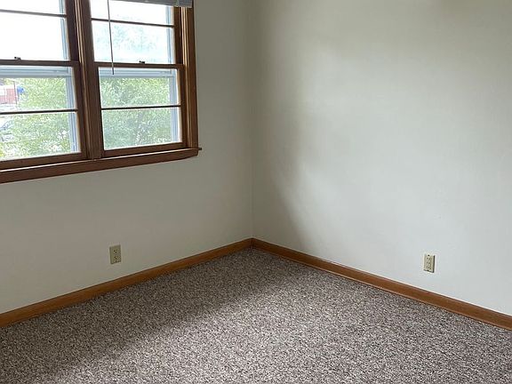 3rd image of 2221 Muscatine Ave APT 3