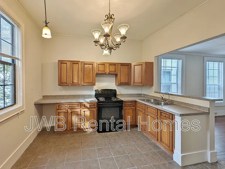 424 Walnut Ct — Photo 2