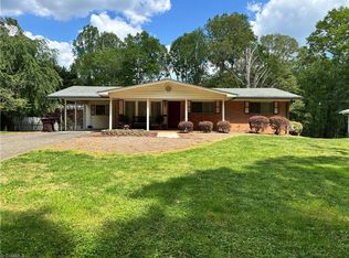 126 Lyn Ave, Mount Airy, NC 27030