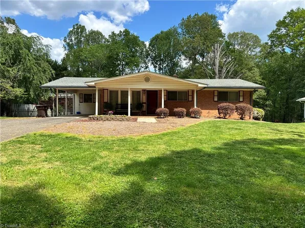 126 Lyn Ave, Mount Airy, NC 27030