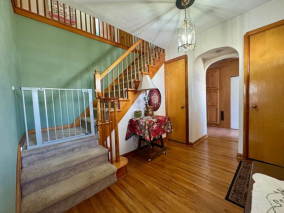 3rd image of 208 E Market St