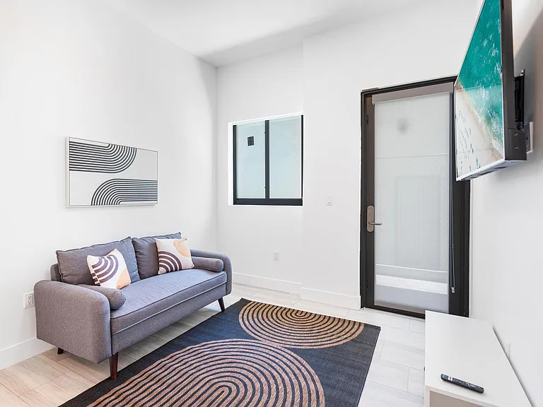 Otto Apartments — Photo 7