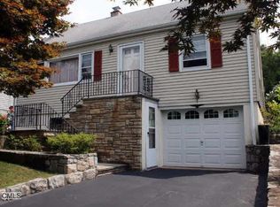 4 Muffin Ln, Norwalk, CT 06851